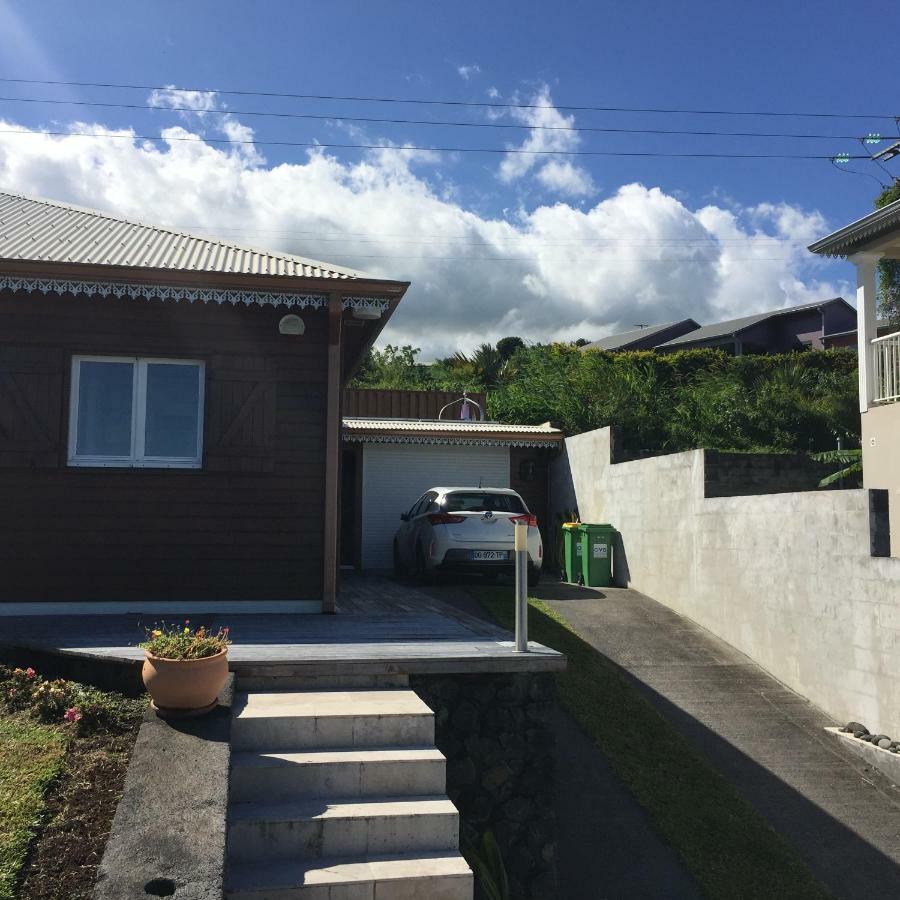 Case Creole Traditionnelle A Ossature Et Charpente Bois Petite-Ile Exterior photo