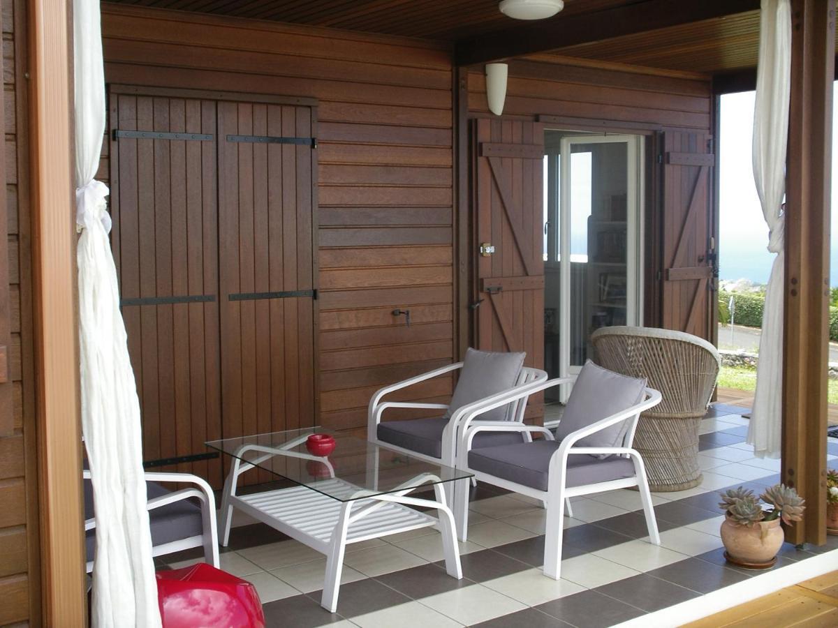 Case Creole Traditionnelle A Ossature Et Charpente Bois Petite-Ile Exterior photo